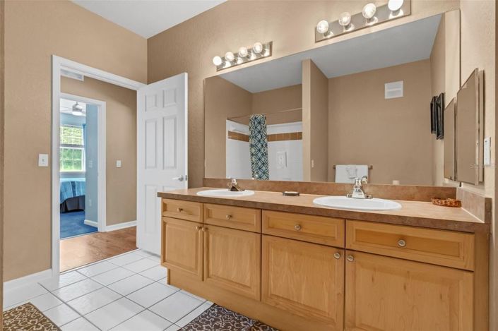 Image No.13-3 Bed Townhouse for sale