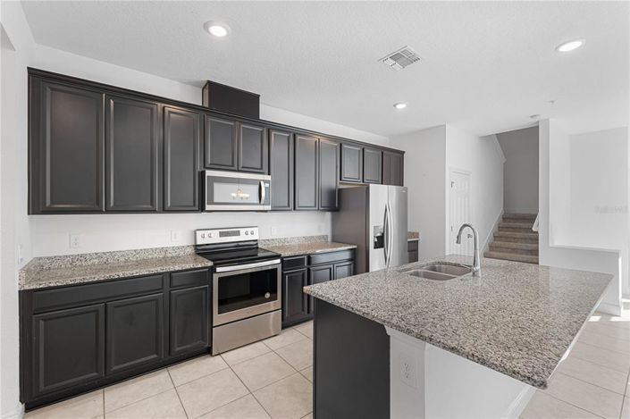 Image No.14-3 Bed Townhouse for sale