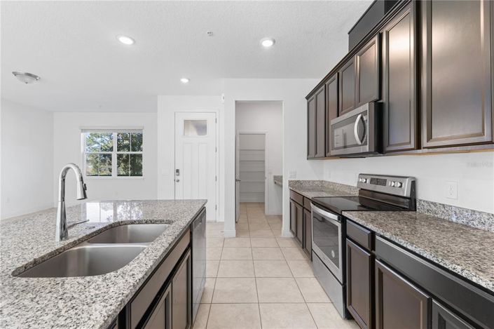 Image No.16-3 Bed Townhouse for sale