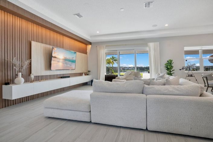 Image No.11-5 Bed House for sale