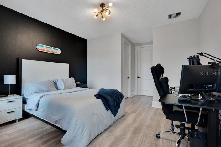 Image No.34-5 Bed House for sale