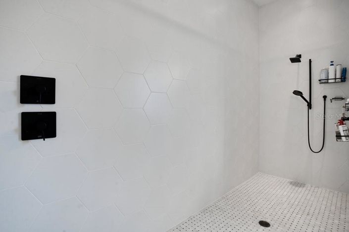 Image No.51-5 Bed House for sale