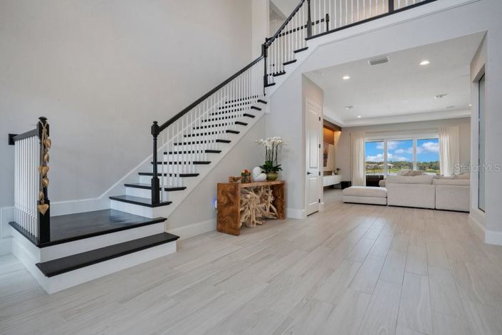 Image No.6-5 Bed House for sale