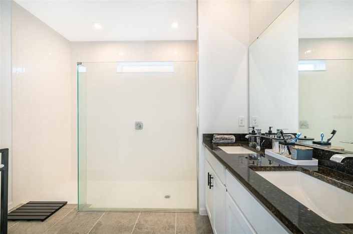 Image No.19-3 Bed House for sale