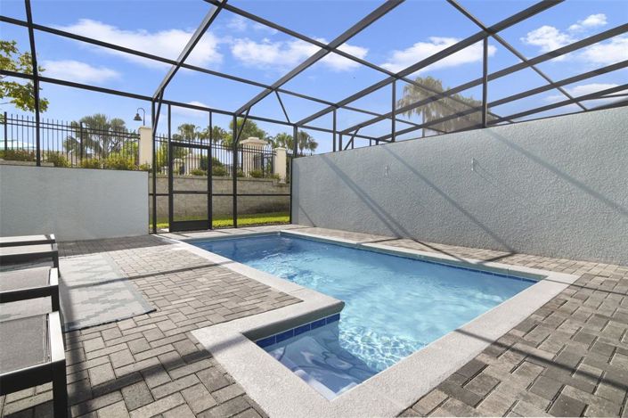 Image No.25-5 Bed Townhouse for sale