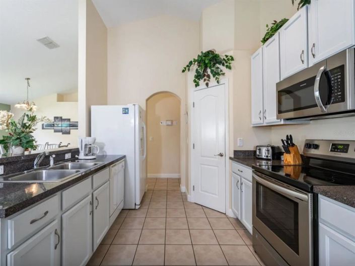 Image No.10-4 Bed Property for sale