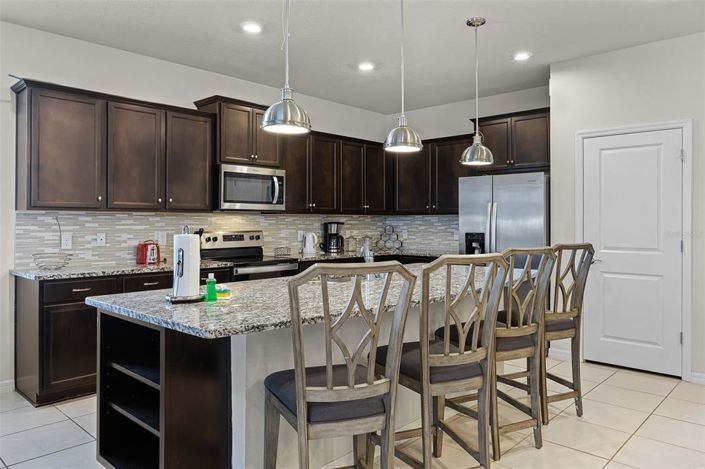 Image No.11-8 Bed House for sale