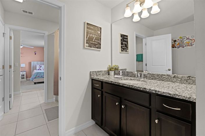 Image No.30-8 Bed House for sale