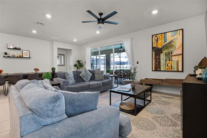 Image No.8-8 Bed House for sale