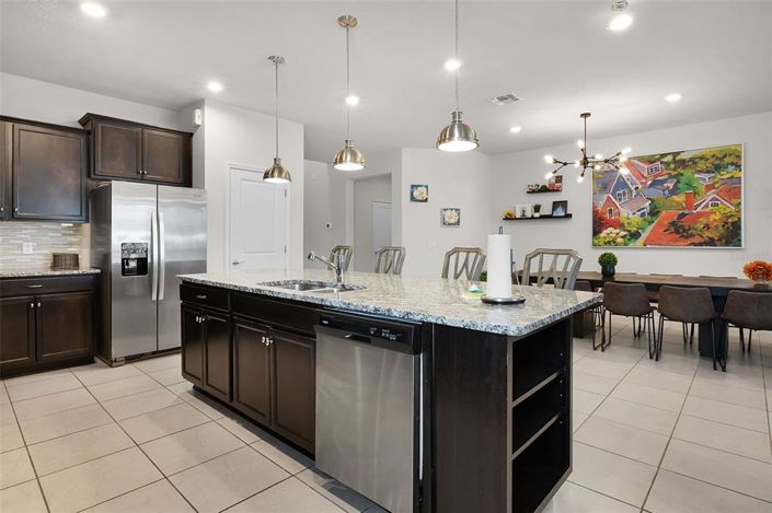 Image No.9-8 Bed Property for sale