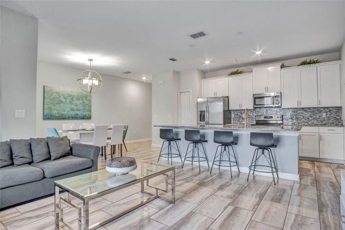 Image No.12-4 Bed Townhouse for sale