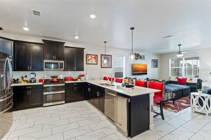 Image No.13-8 Bed Property for sale