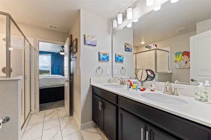 Image No.30-8 Bed House for sale