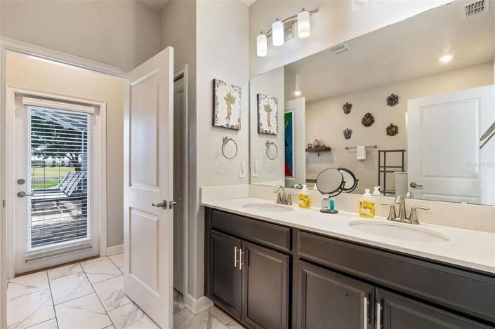 Image No.33-8 Bed House for sale