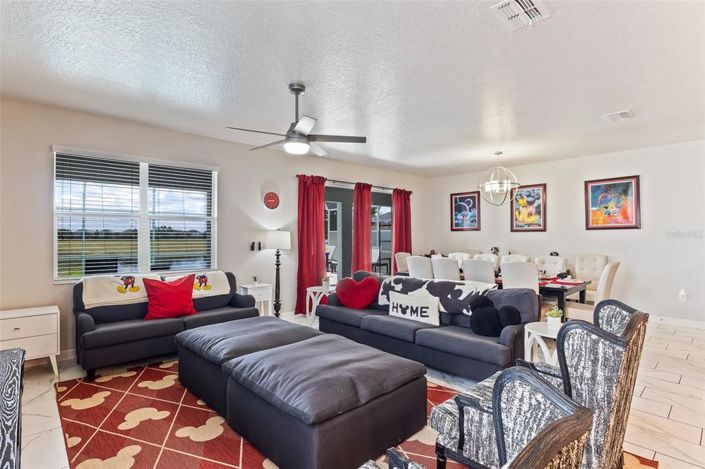 Image No.8-8 Bed Property for sale