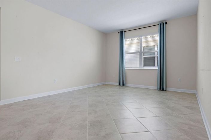 Image No.12-4 Bed House for sale