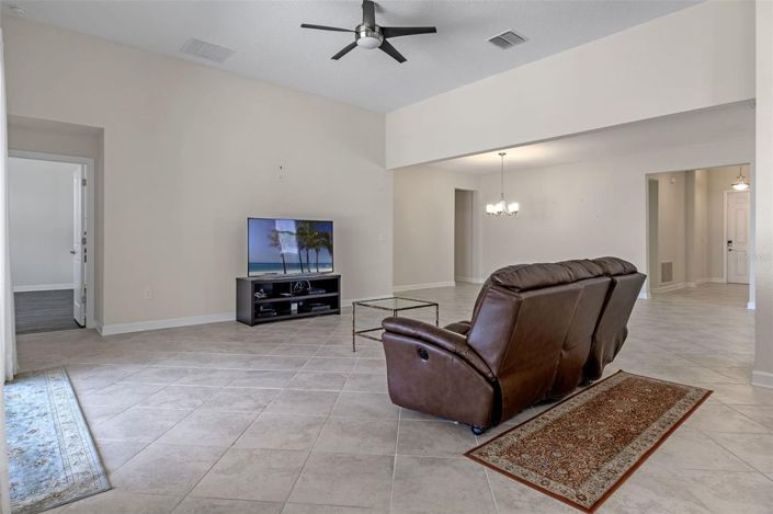 Image No.15-4 Bed House for sale