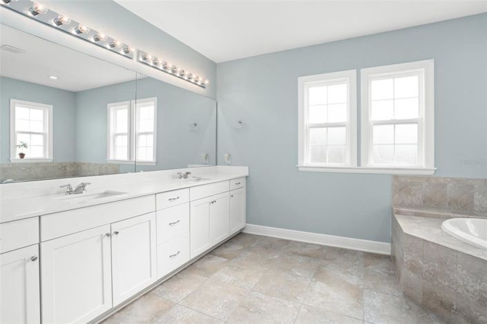 Image No.40-5 Bed House for sale