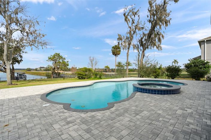 Image No.8-5 Bed House for sale