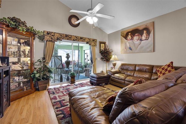 Image No.13-5 Bed House for sale