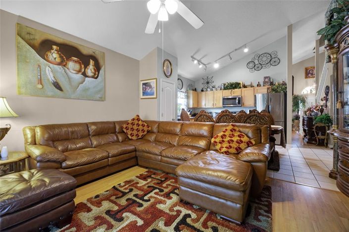 Image No.16-5 Bed House for sale