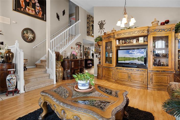 Image No.6-5 Bed House for sale