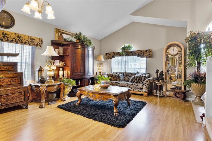 Image No.5-5 Bed House for sale