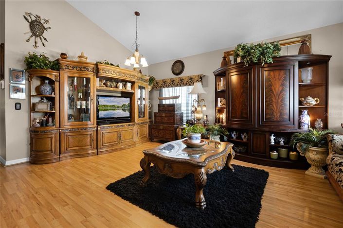 Image No.7-5 Bed House for sale