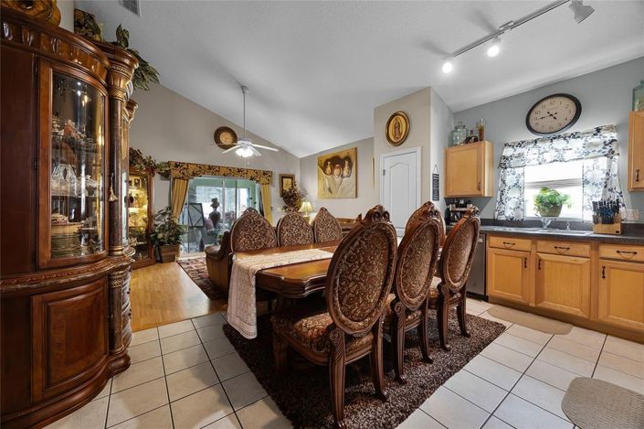 Image No.10-5 Bed House for sale