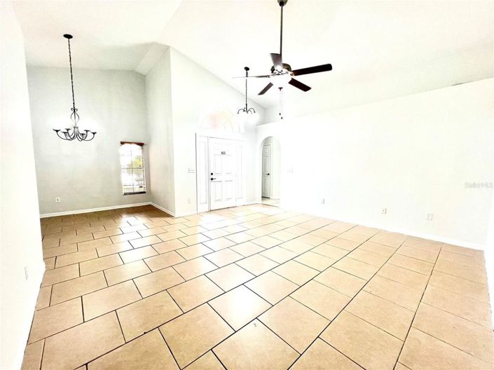 Image No.11-3 Bed House for sale