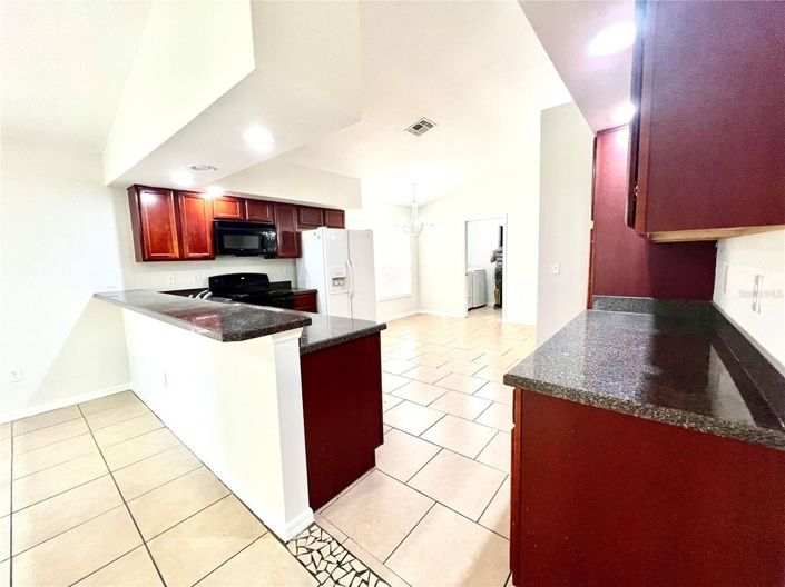 Image No.10-3 Bed House for sale