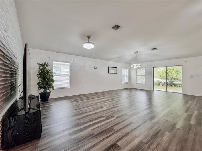 Image No.12-4 Bed House for sale