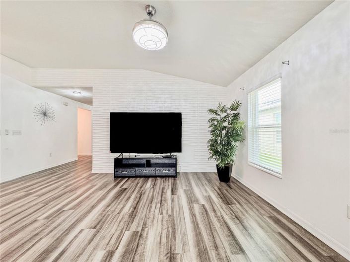 Image No.15-4 Bed House for sale