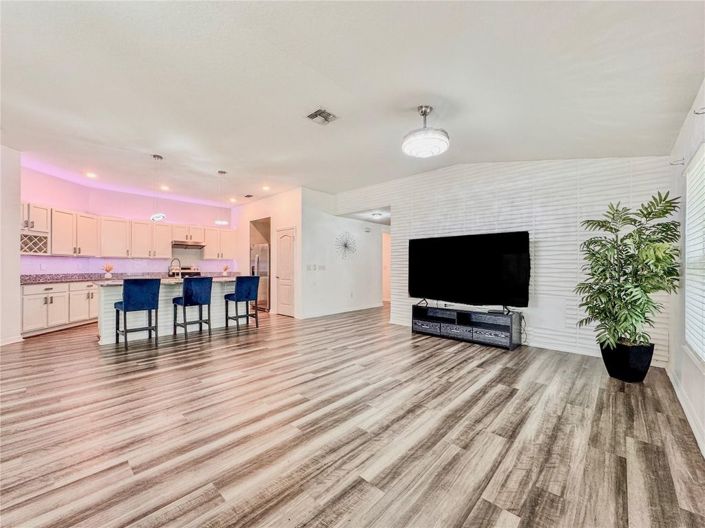 Image No.17-4 Bed House for sale