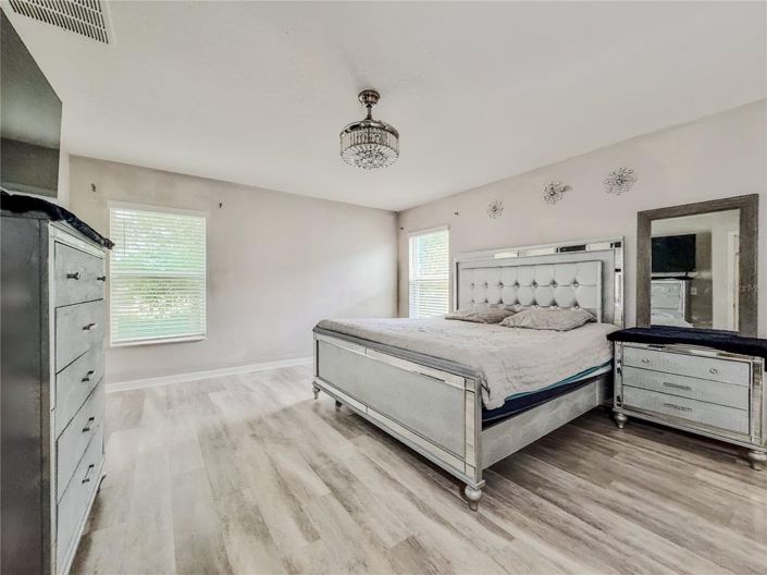 Image No.35-4 Bed House for sale