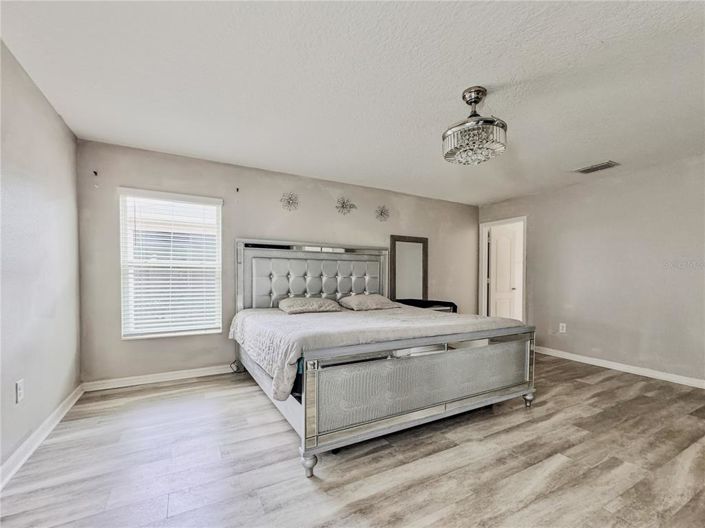 Image No.35-4 Bed House for sale