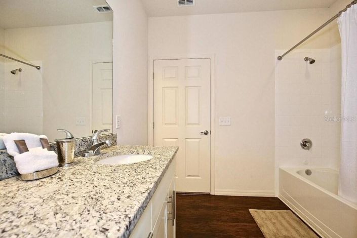 Image No.23-3 Bed Townhouse for sale