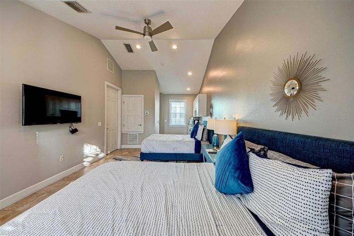 Image No.40-5 Bed House for sale