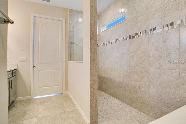 Image No.10-3 Bed House for sale