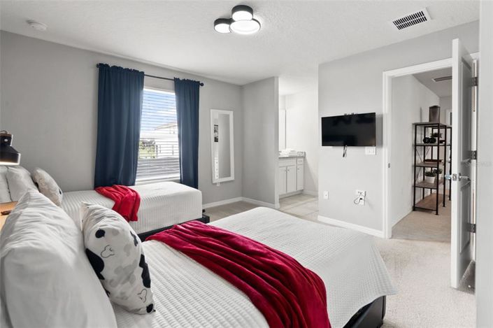 Image No.28-8 Bed House for sale