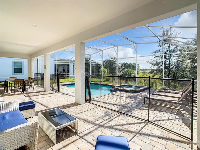 Image No.5-8 Bed Property for sale