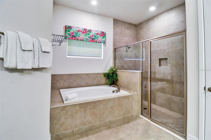 Image No.40-6 Bed House for sale