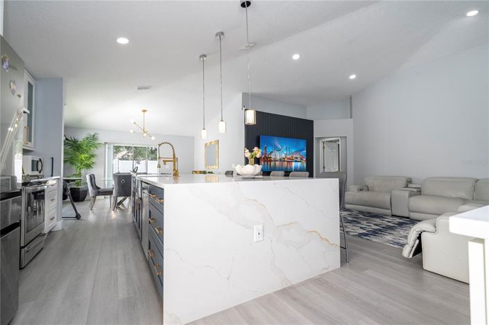 Image No.30-4 Bed Property for sale