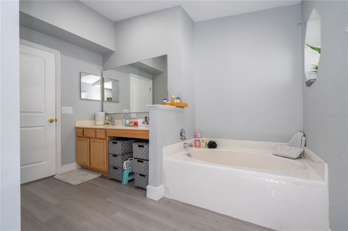 Image No.50-4 Bed Property for sale