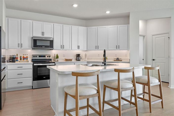 Image No.4-4 Bed Property for sale