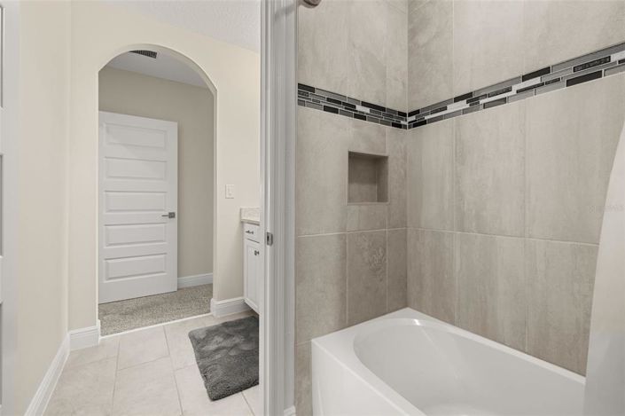 Image No.35-5 Bed House for sale