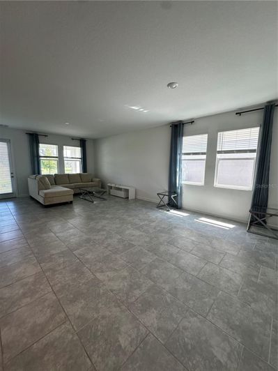 Image No.17-4 Bed House for sale