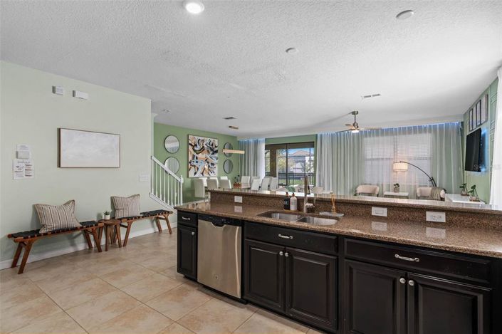 Image No.22-8 Bed Property for sale