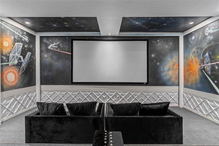 Image No.33-8 Bed Property for sale