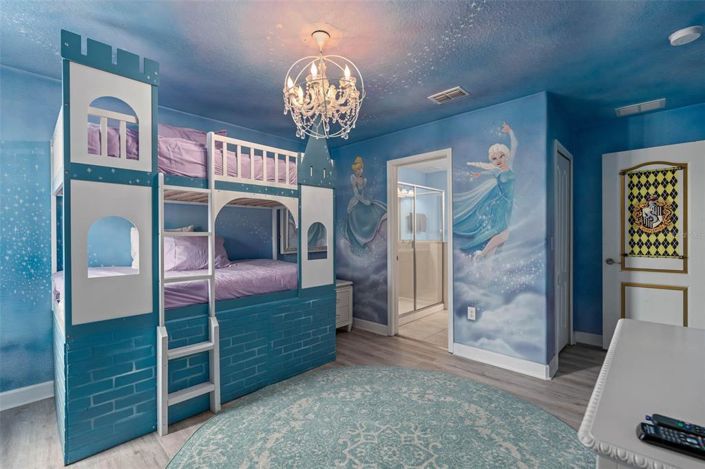 Image No.44-8 Bed Property for sale